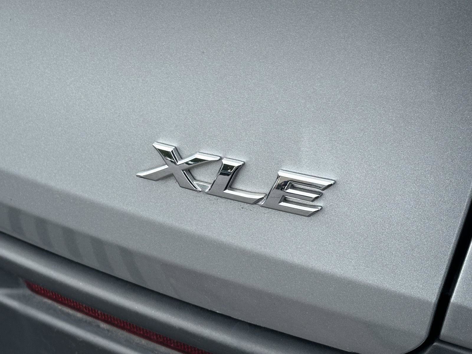 Certified 2025 Toyota Sienna XLE FWD image 10