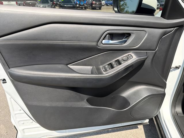 Used 2024 Nissan Rogue SV w/ SV Premium Package AWD/4WD image 17