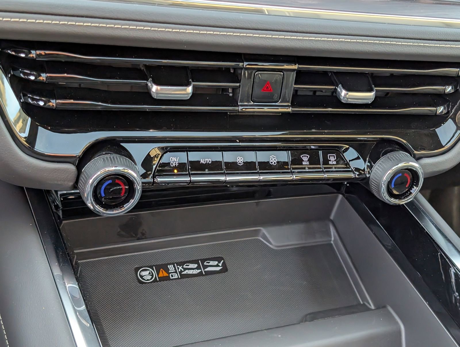 New 2026 Chevrolet Suburban Premier w/ Sun And Tow Package image 27