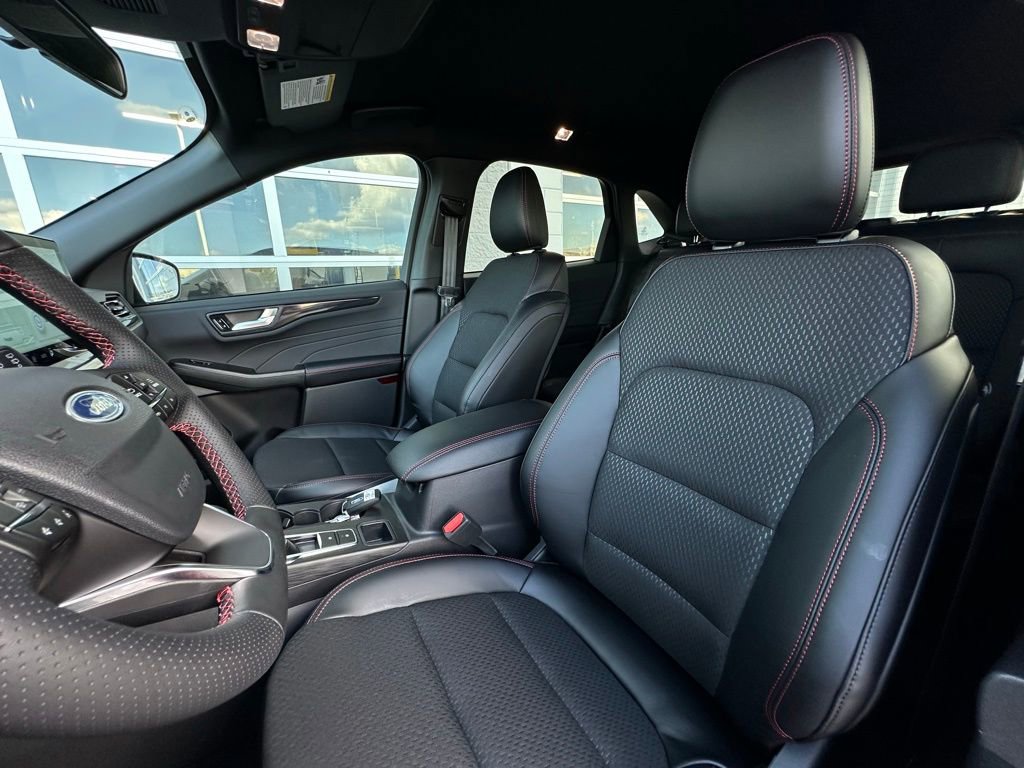 New 2025 Ford Escape ST-Line w/ Tech Pack #1 image 29