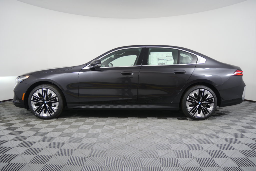 Used 2026 BMW 530i RWD image 3