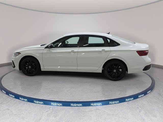 Used 2025 Volkswagen Jetta Sport FWD image 9