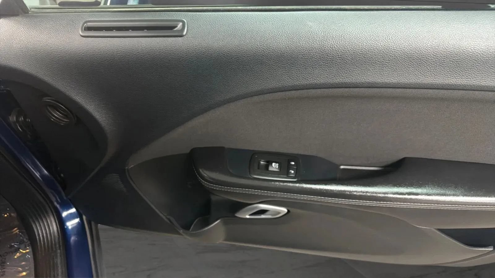 Used 2015 Dodge Challenger SXT RWD image 17