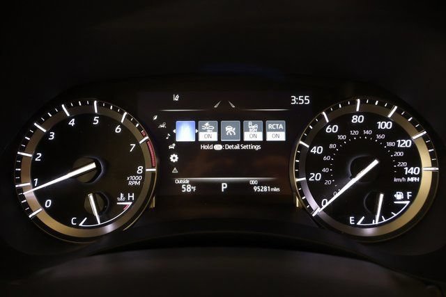 Used 2022 Toyota Highlander XLE AWD/4WD image 18