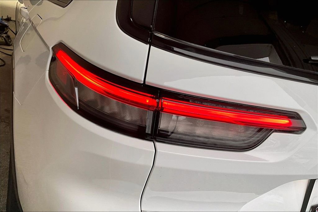 Used 2023 Jeep Grand Cherokee L Laredo image 23