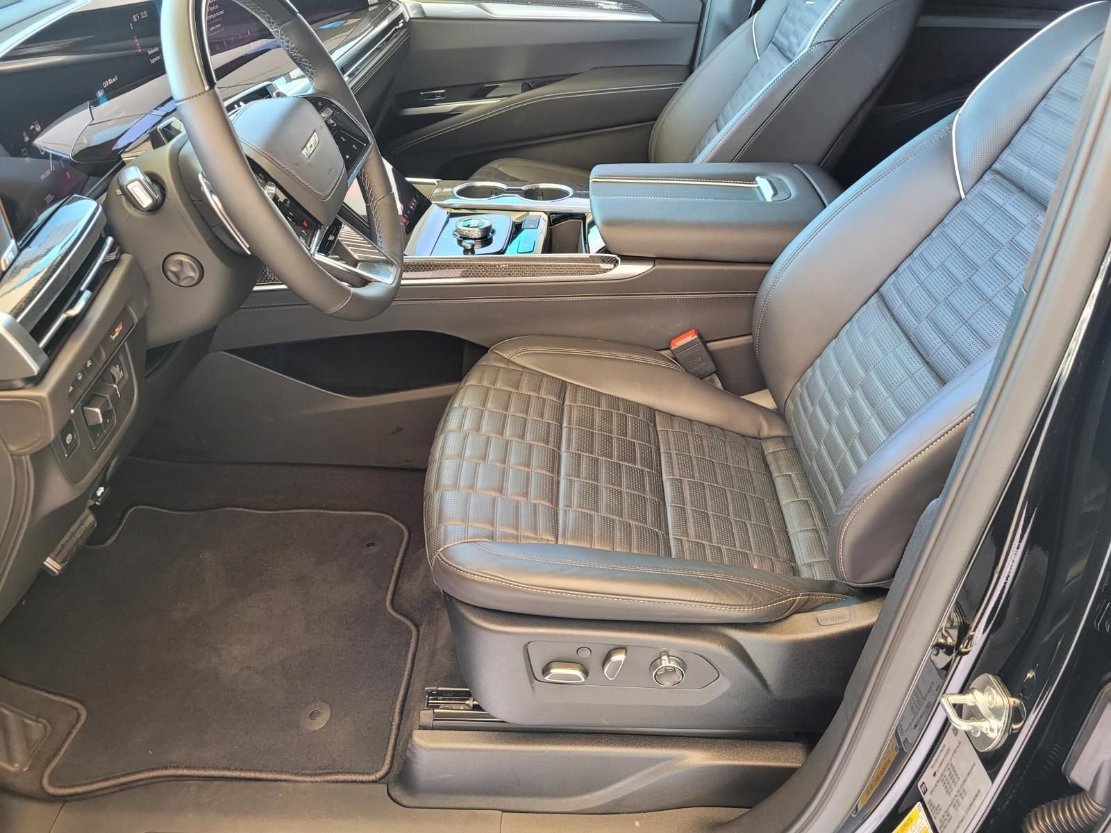 Used 2026 Cadillac Escalade V w/ LPO, ONYX Package AWD/4WD image 26
