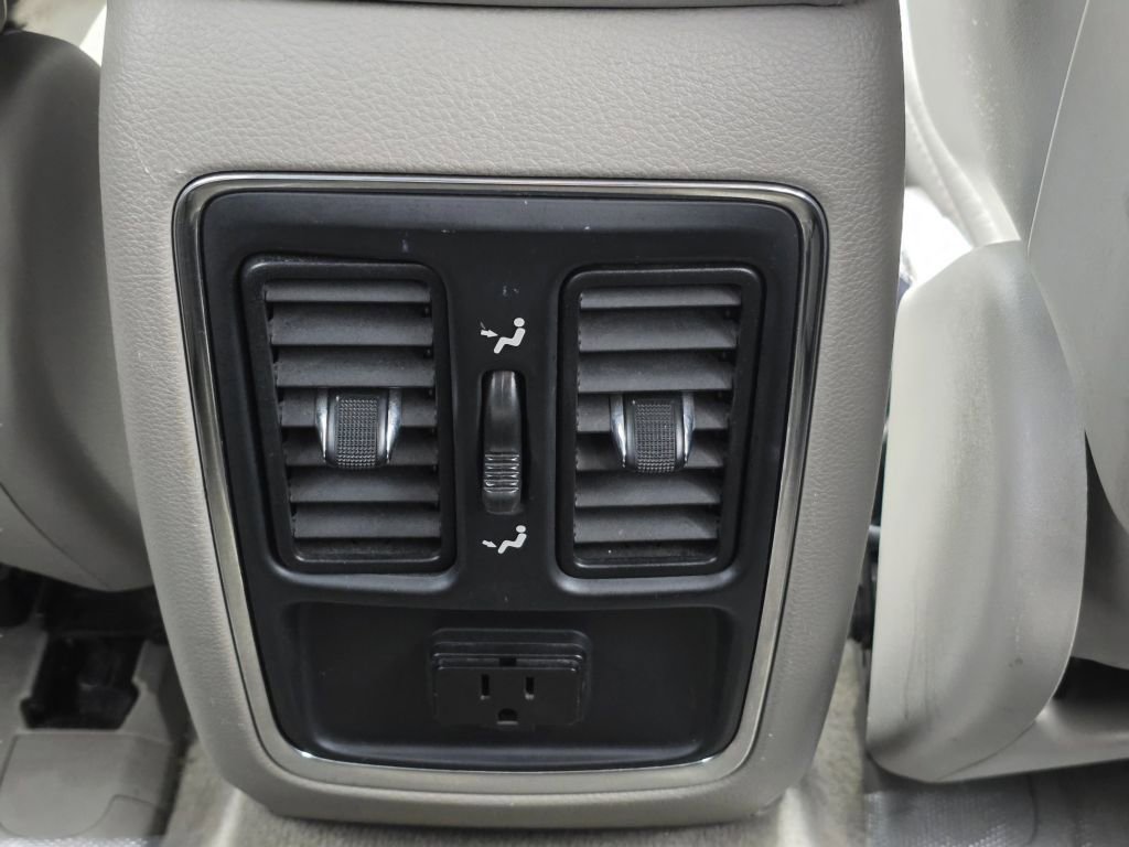 Used 2013 Jeep Grand Cherokee Laredo image 27