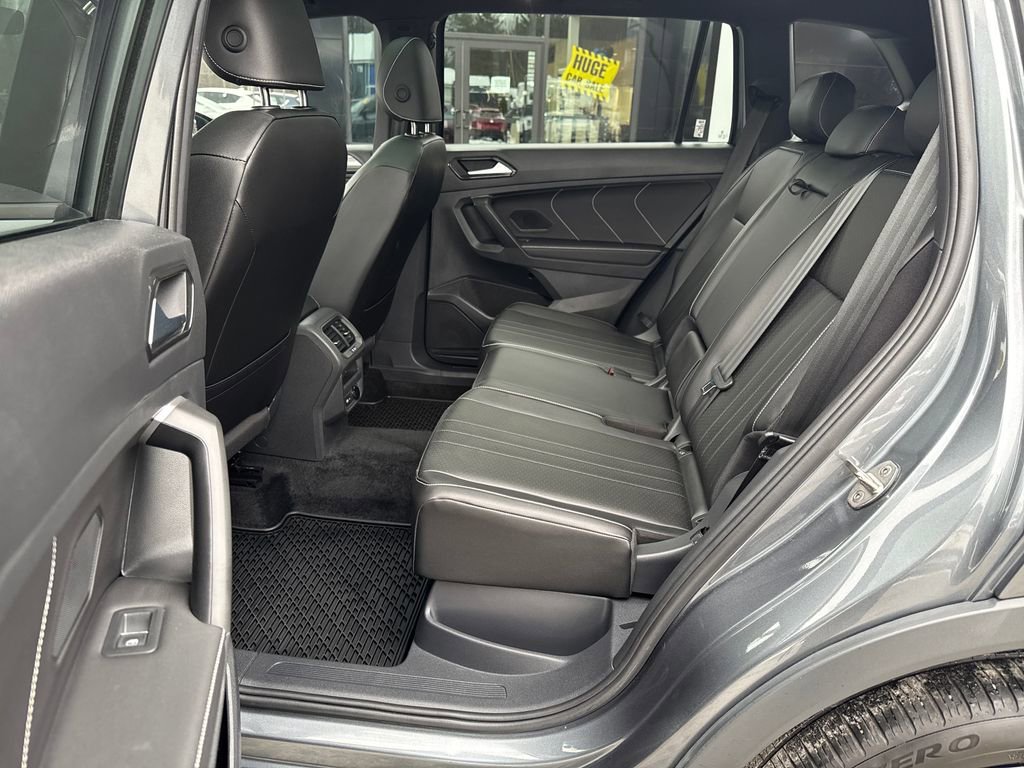 Used 2024 Volkswagen Tiguan SE R-Line image 29