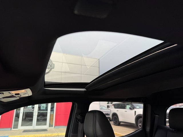 Used 2021 Toyota Tacoma Limited image 2