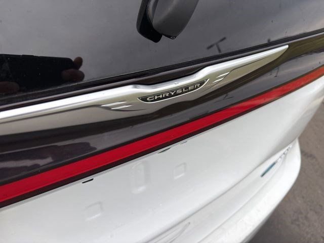 Used 2022 Chrysler Pacifica Touring-L w/ Uconnect Theater Family Group image 51