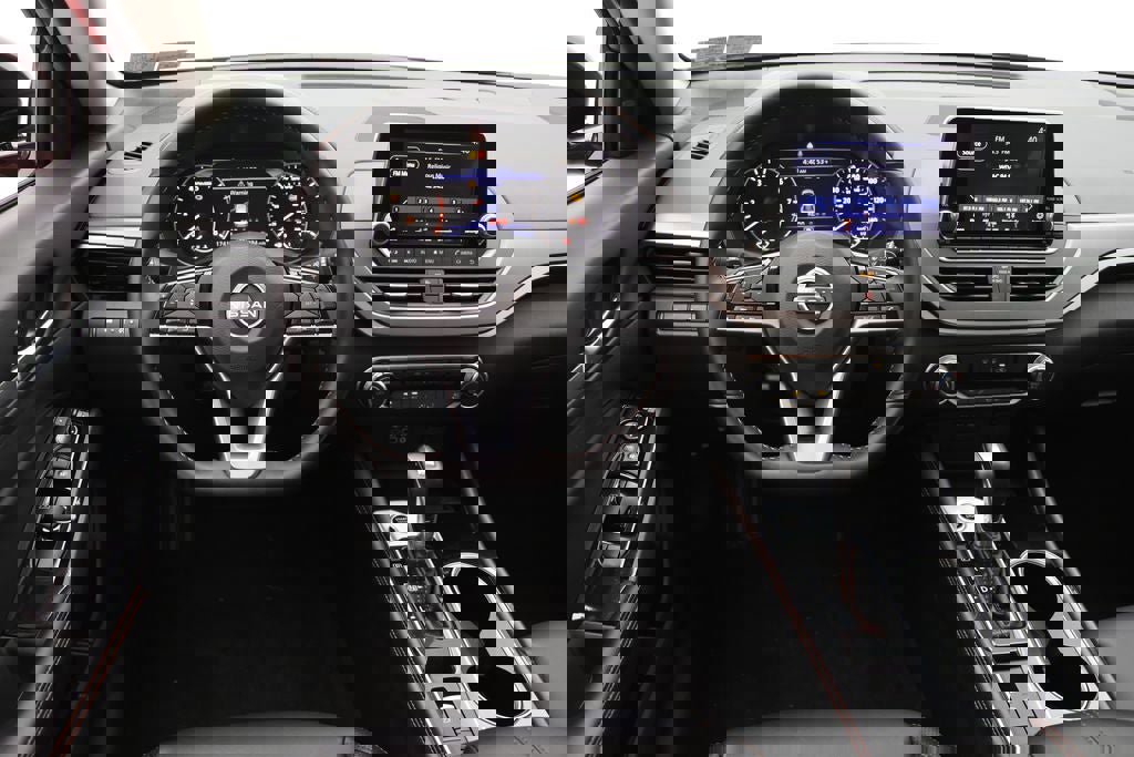 Used 2025 Nissan Altima 2.5 SR image 13