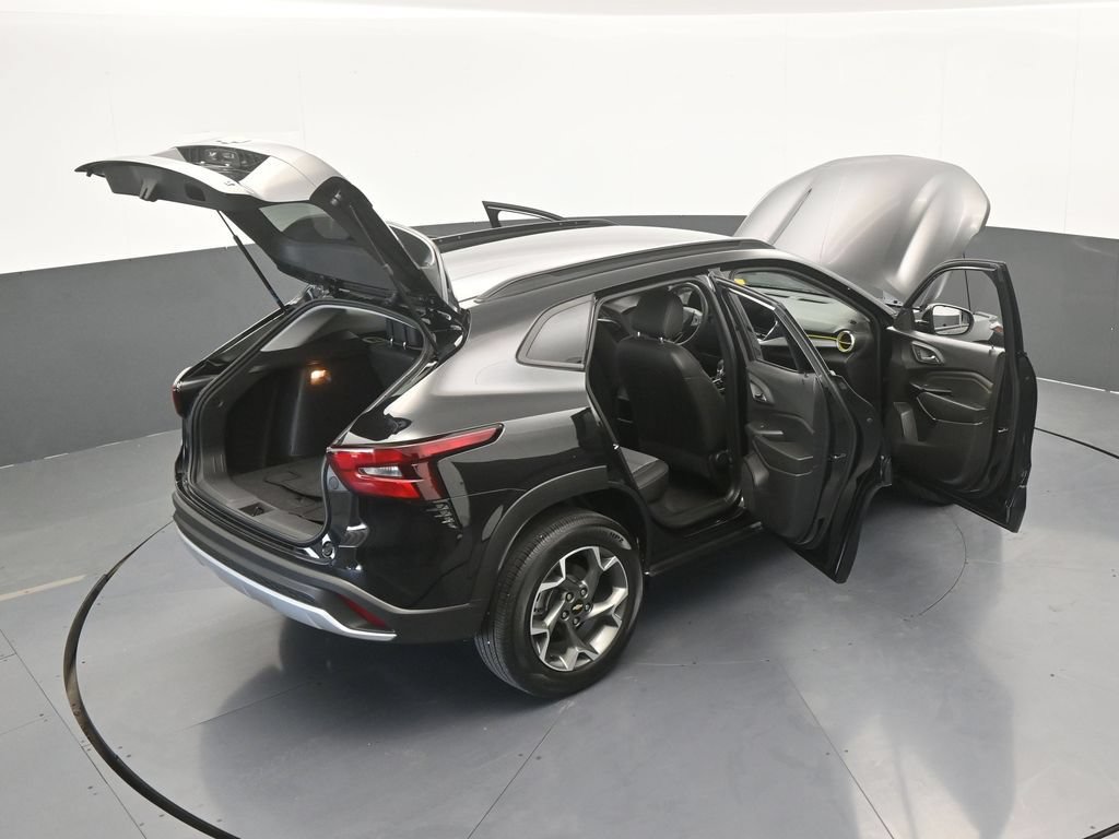 Used 2025 Chevrolet Trax LT FWD image 65