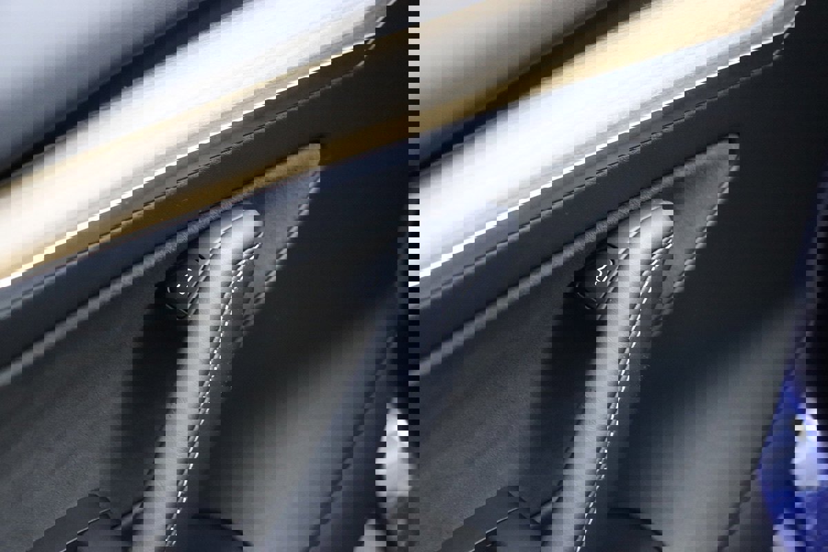 Used 2022 Tesla Model 3 Standard Range image 34