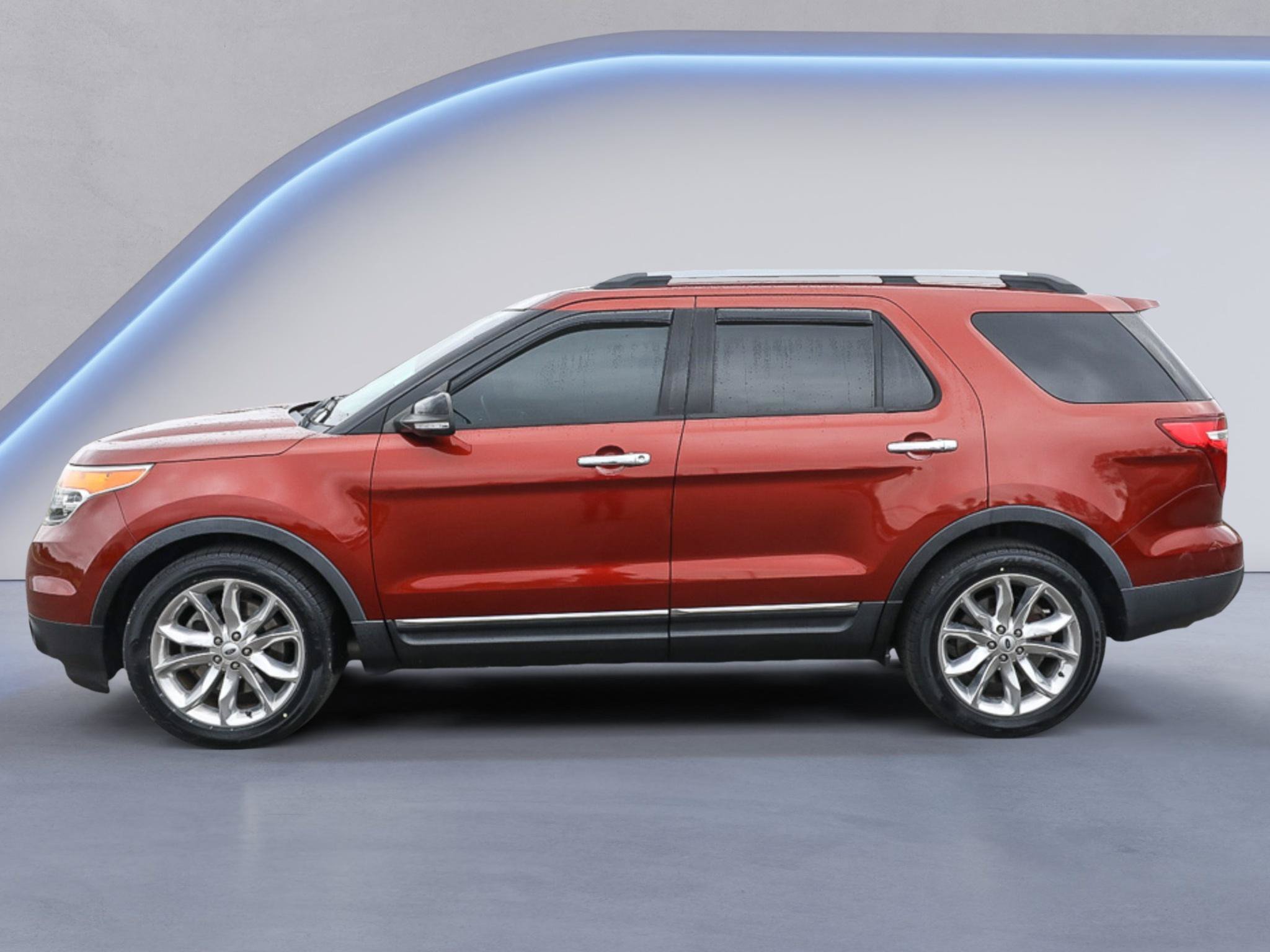 Used 2014 Ford Explorer XLT w/ Equipment Group 202A FWD image 3