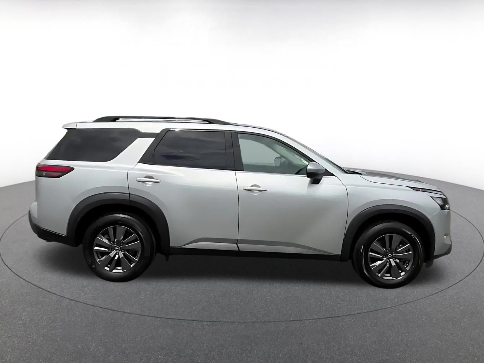 Used 2025 Nissan Pathfinder SV FWD image 16
