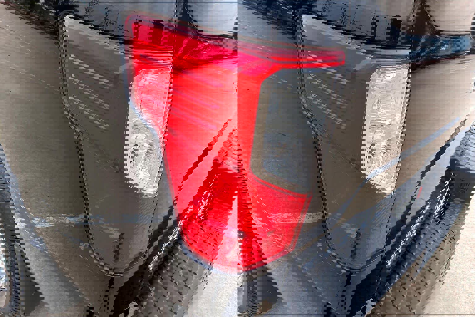 Used 2017 Nissan Titan SV image 24