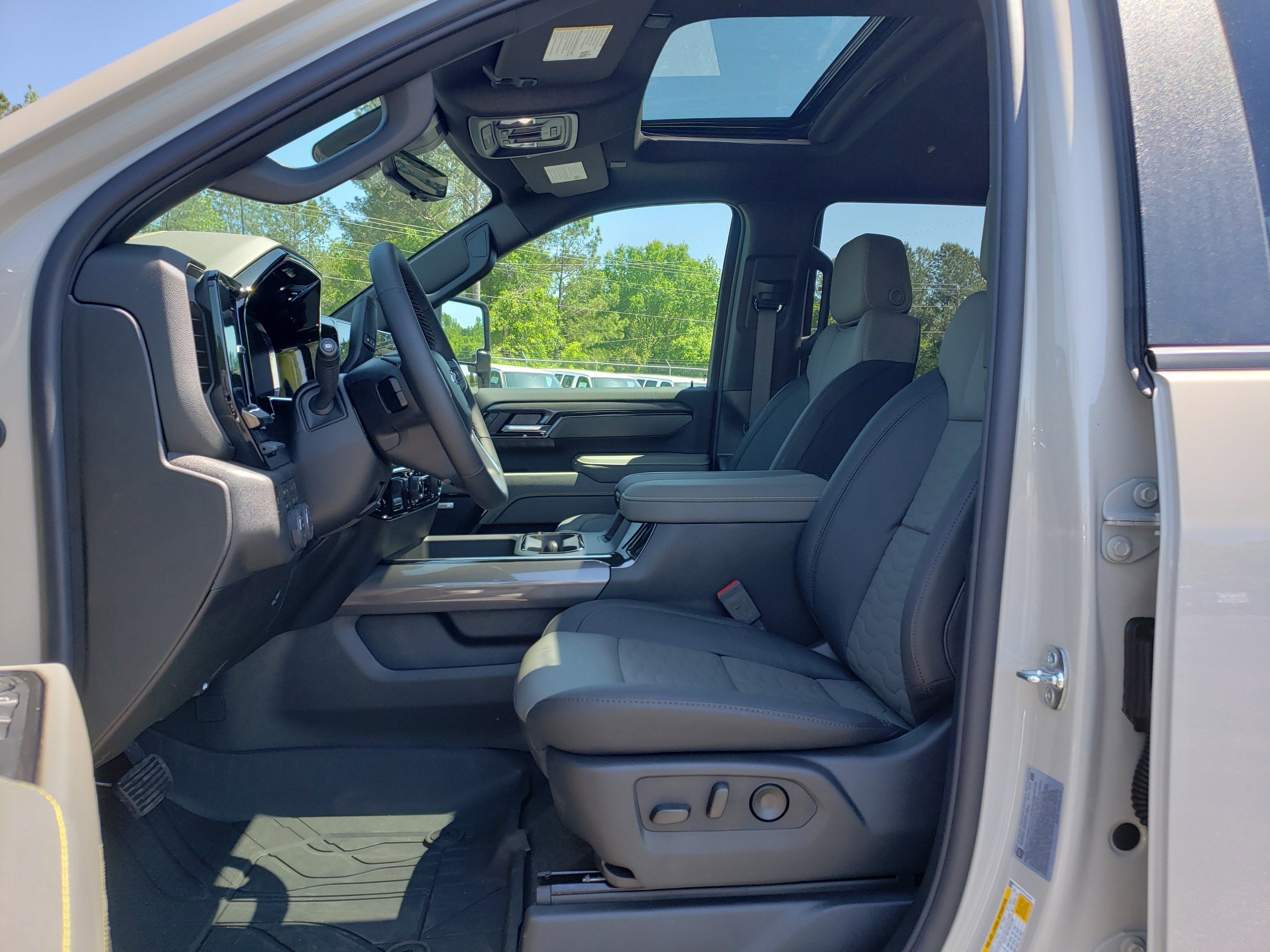 New 2026 Chevrolet Silverado 2500 ZR2 w/ LPO, Dark Essentials Package AWD/4WD image 31