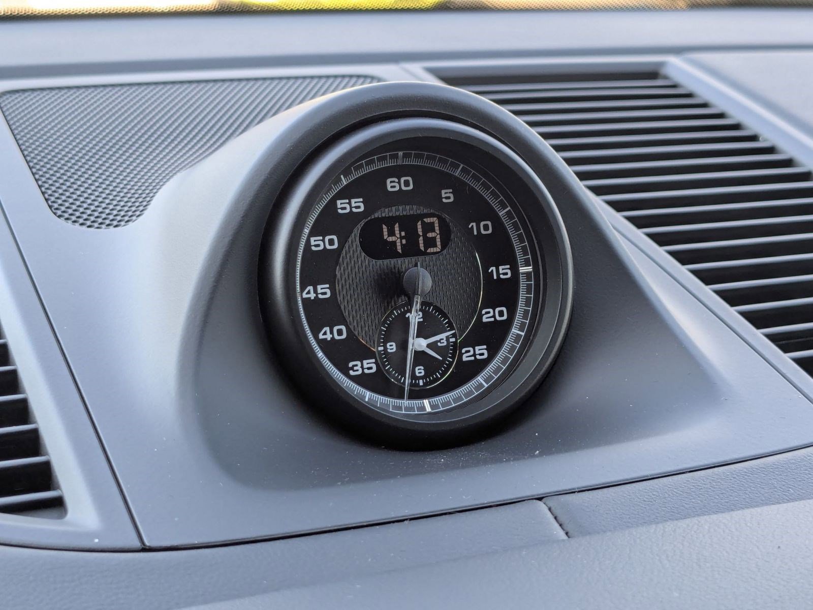 New 2026 Porsche Macan Turbo image 21