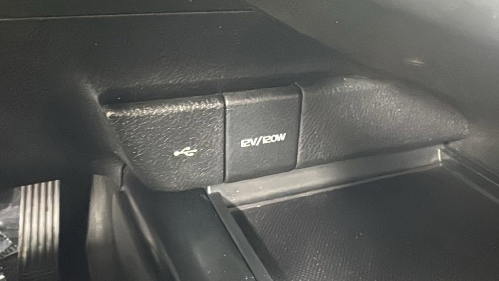 Used 2020 Toyota Camry SE image 25