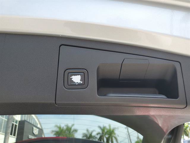 Used 2021 Cadillac XT4 Premium Luxury w/ LPO, Onyx Sport Package FWD image 13
