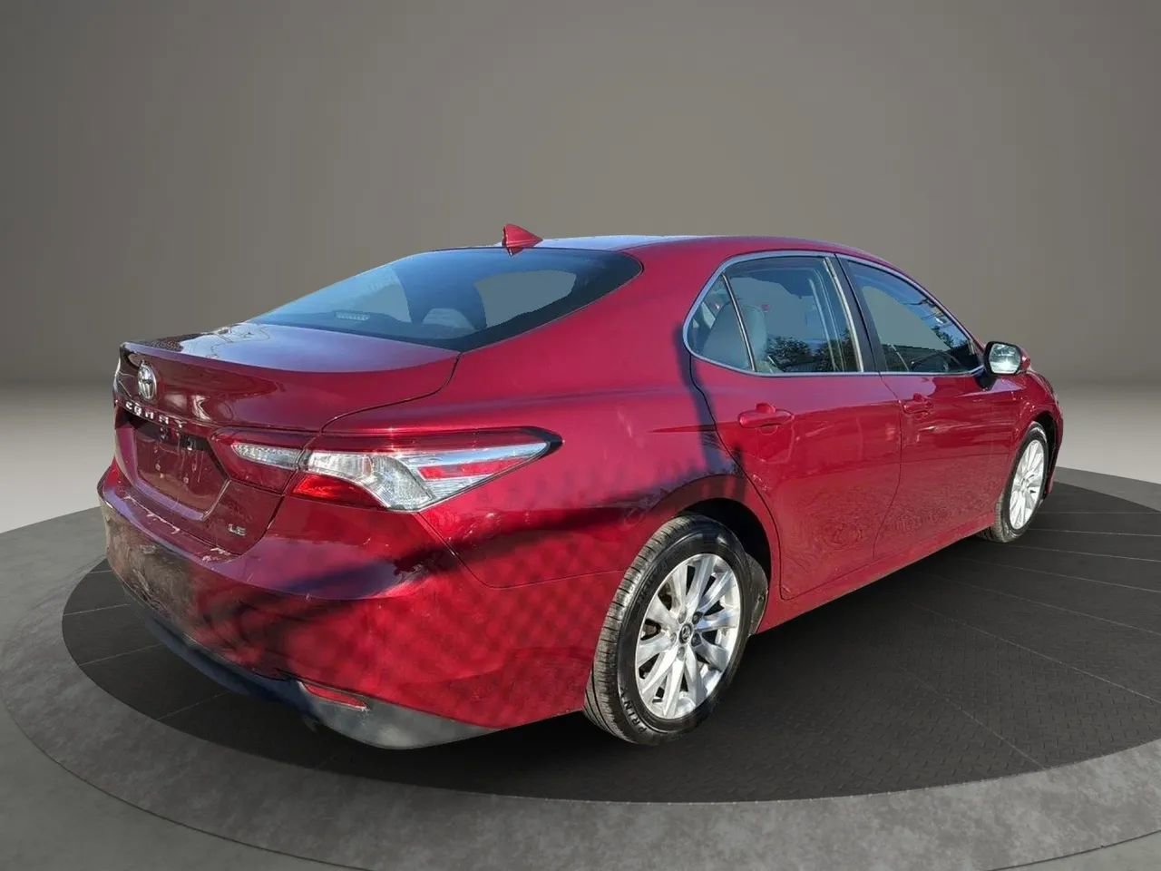 Used 2020 Toyota Camry LE FWD image 5