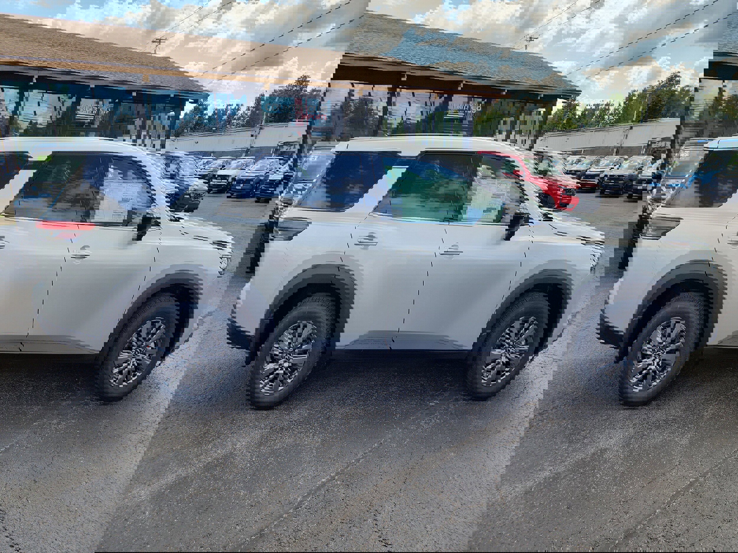 New 2025 Nissan Pathfinder S image 9