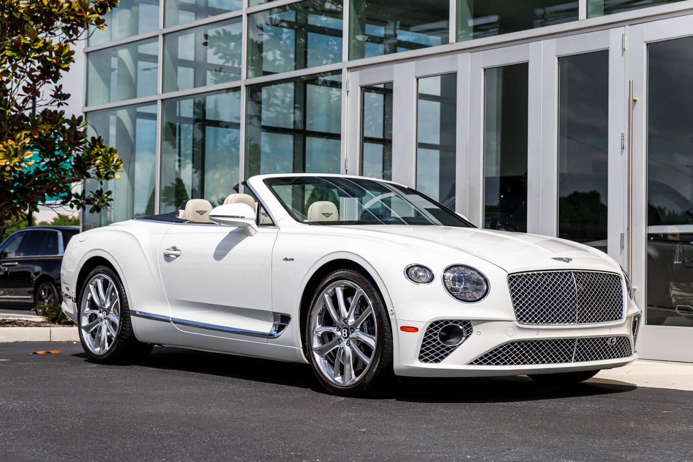 Used 2023 Bentley Continental GT Azure image 21