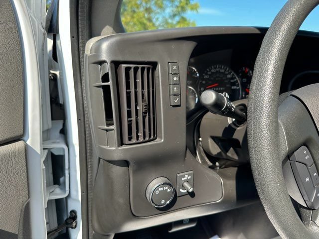 Used 2025 Chevrolet Express 3500 LT w/ LT Preferred Equipment Group RWD image 13