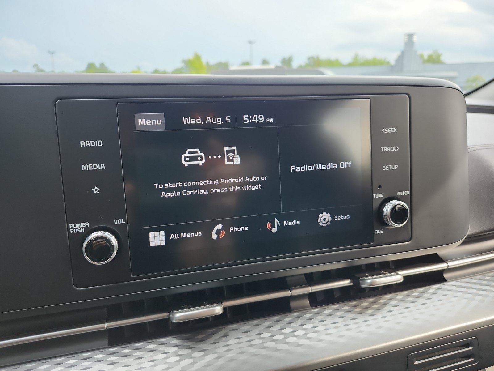 Used 2024 Kia Carnival LX FWD image 18