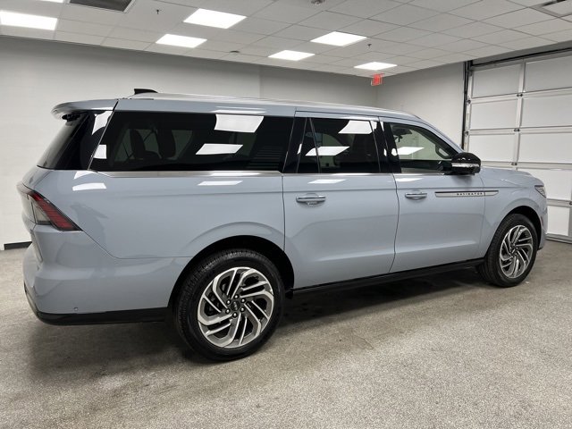 Used 2025 Lincoln Navigator L Reserve image 11