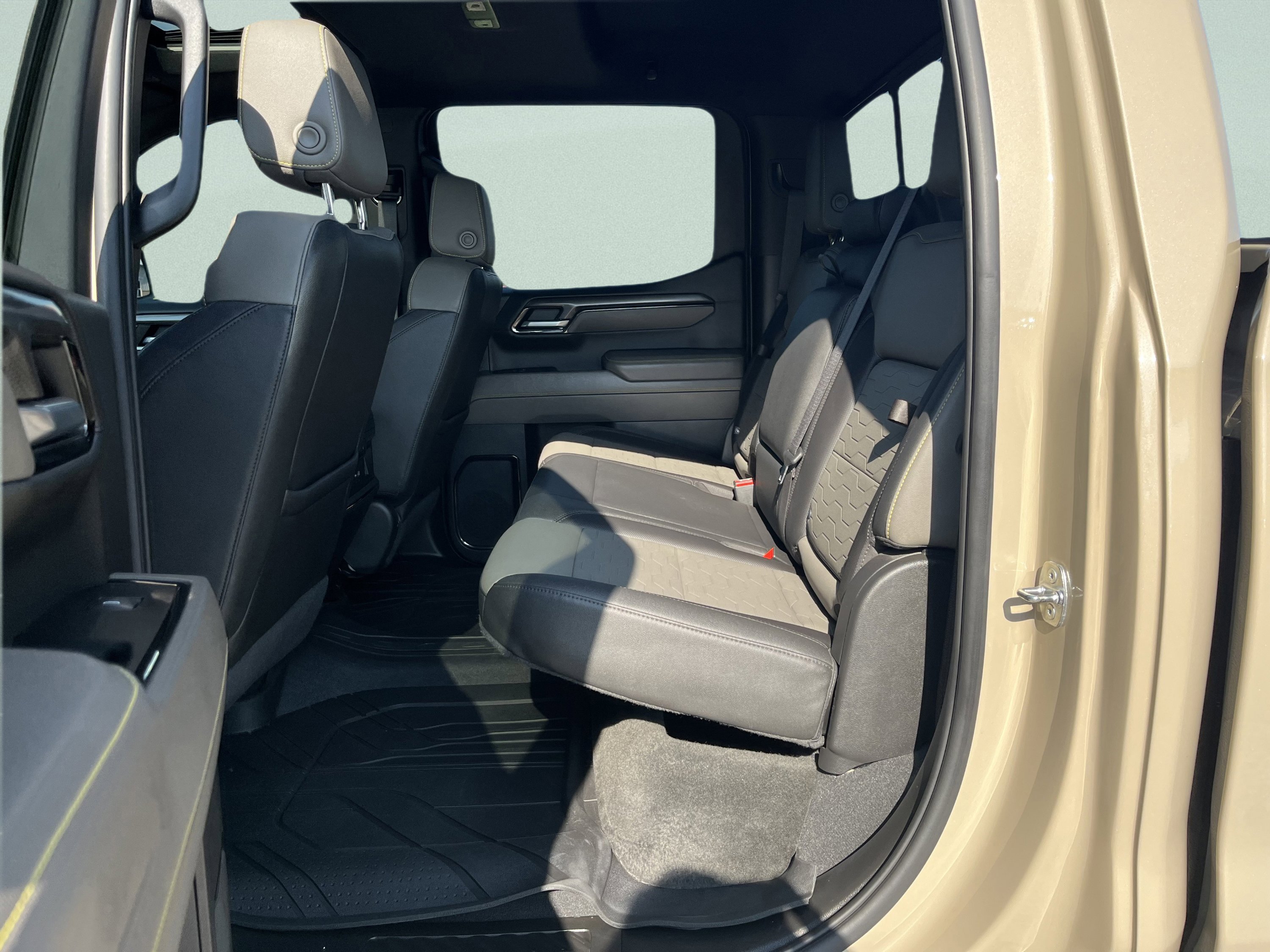 Used 2022 Chevrolet Silverado 1500 ZR2 w/ Technology Package image 16