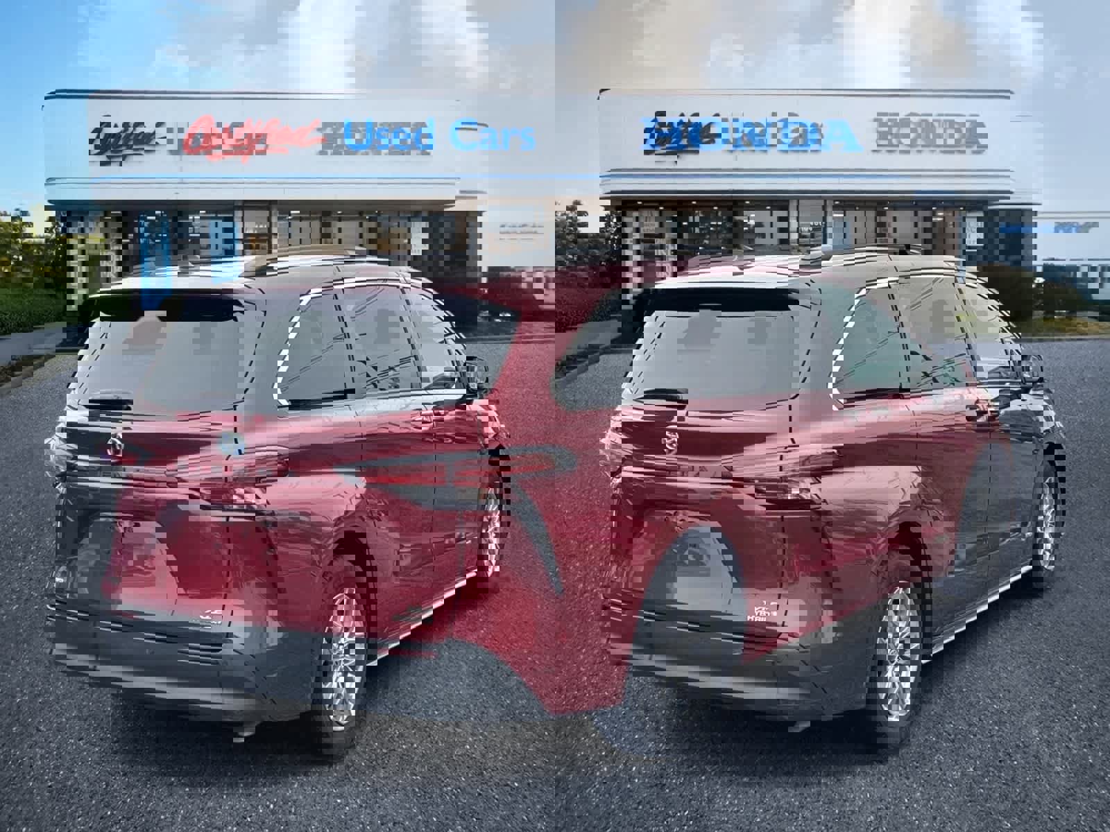 Used 2021 Toyota Sienna XLE w/ XLE Plus Package image 5