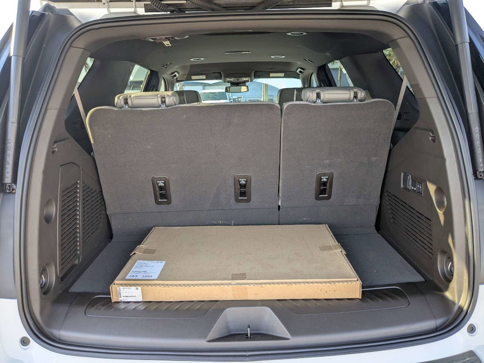 Used 2025 GMC Yukon Elevation image 13