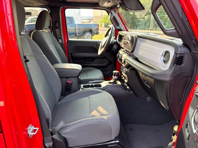 Used 2025 Jeep Wrangler Unlimited Sahara AWD/4WD image 28