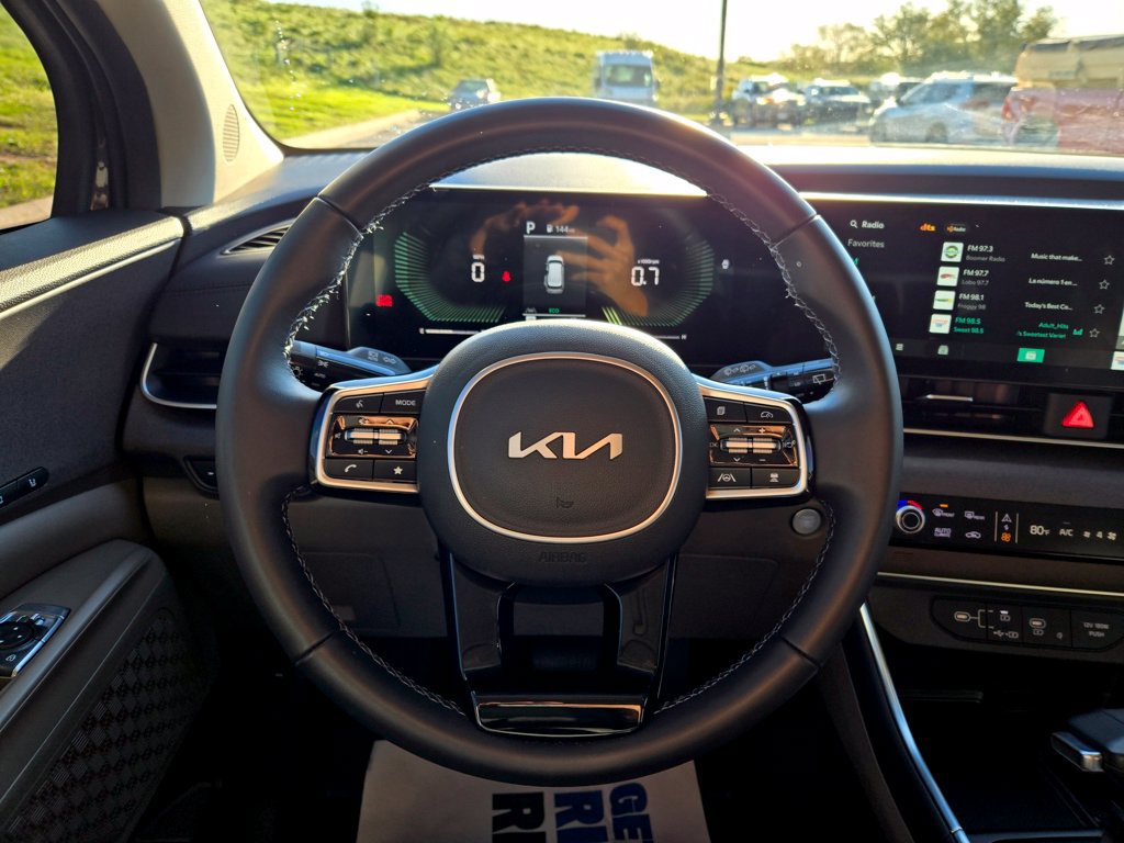 Used 2026 Kia Carnival EX FWD image 19