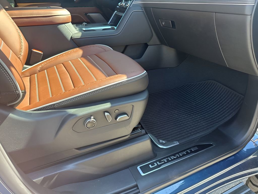 New 2026 GMC Sierra 2500 Denali Ultimate w/ LPO, Black Badging Package image 17