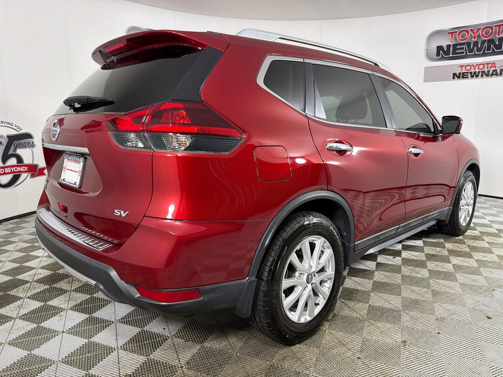 Used 2018 Nissan Rogue SV w/ Premium Package FWD image 4