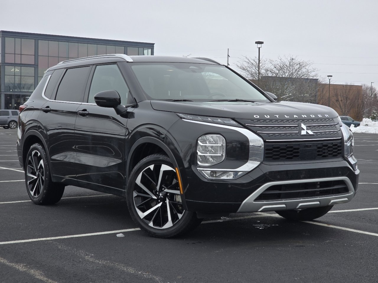 Used 2024 Mitsubishi Outlander SEL image 2