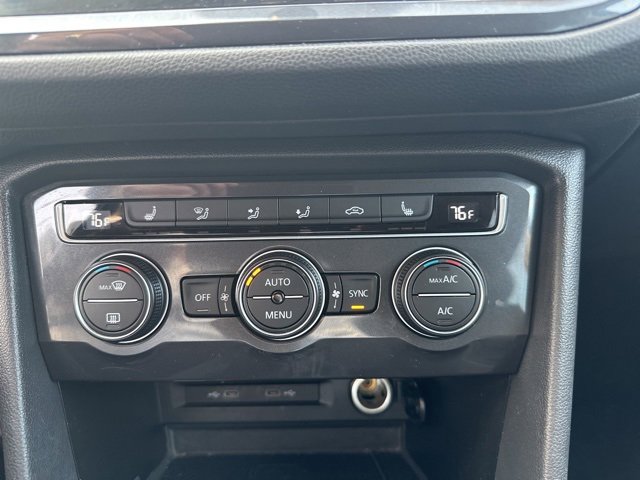 Used 2021 Volkswagen Tiguan SE image 16