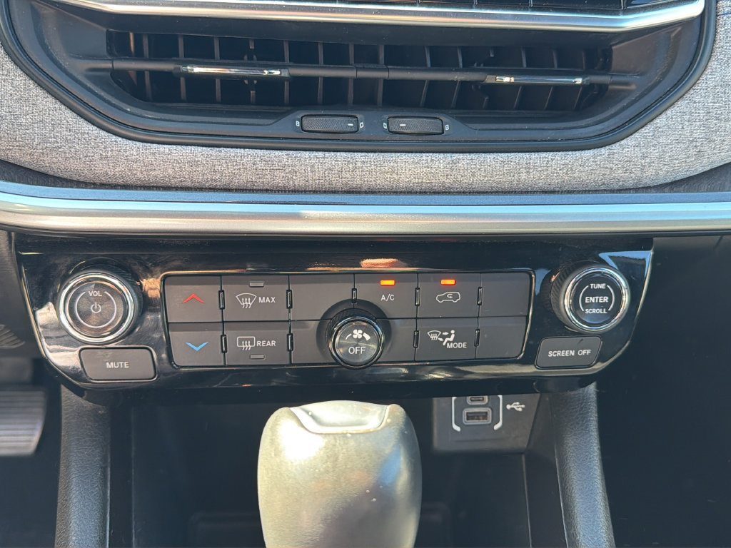 Used 2024 Jeep Compass Latitude AWD/4WD image 24