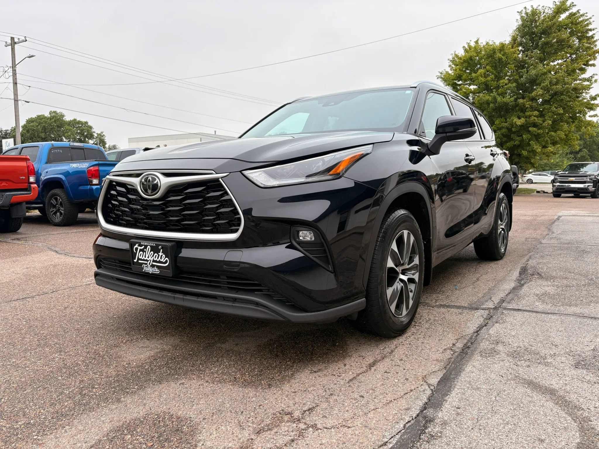 Used 2021 Toyota Highlander XLE AWD/4WD image 4