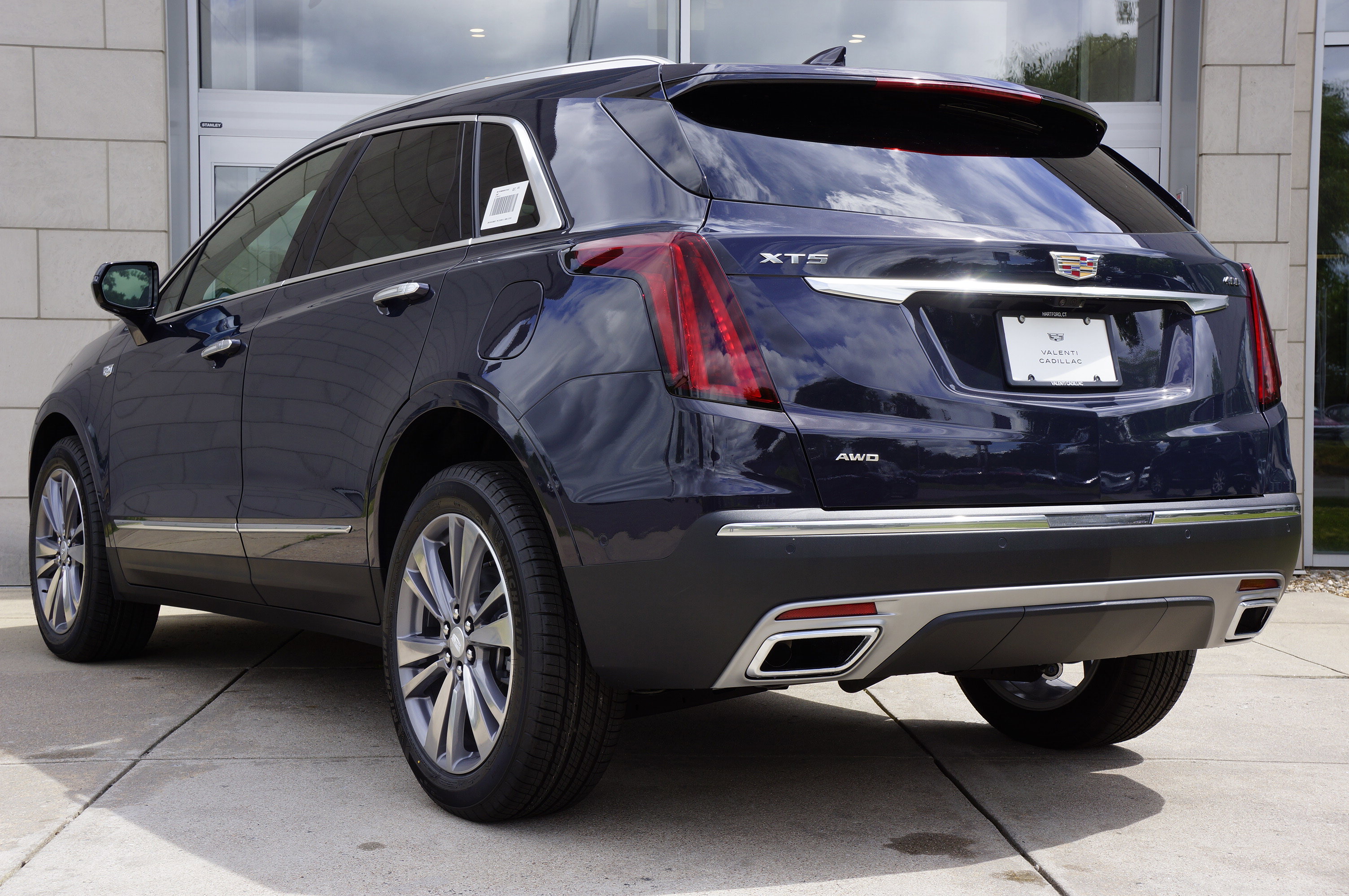 Used 2025 Cadillac XT5 Premium Luxury image 9