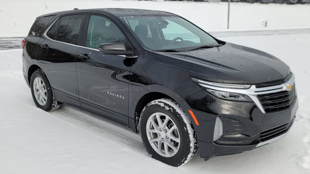 Used 2023 Chevrolet Equinox LT image 2