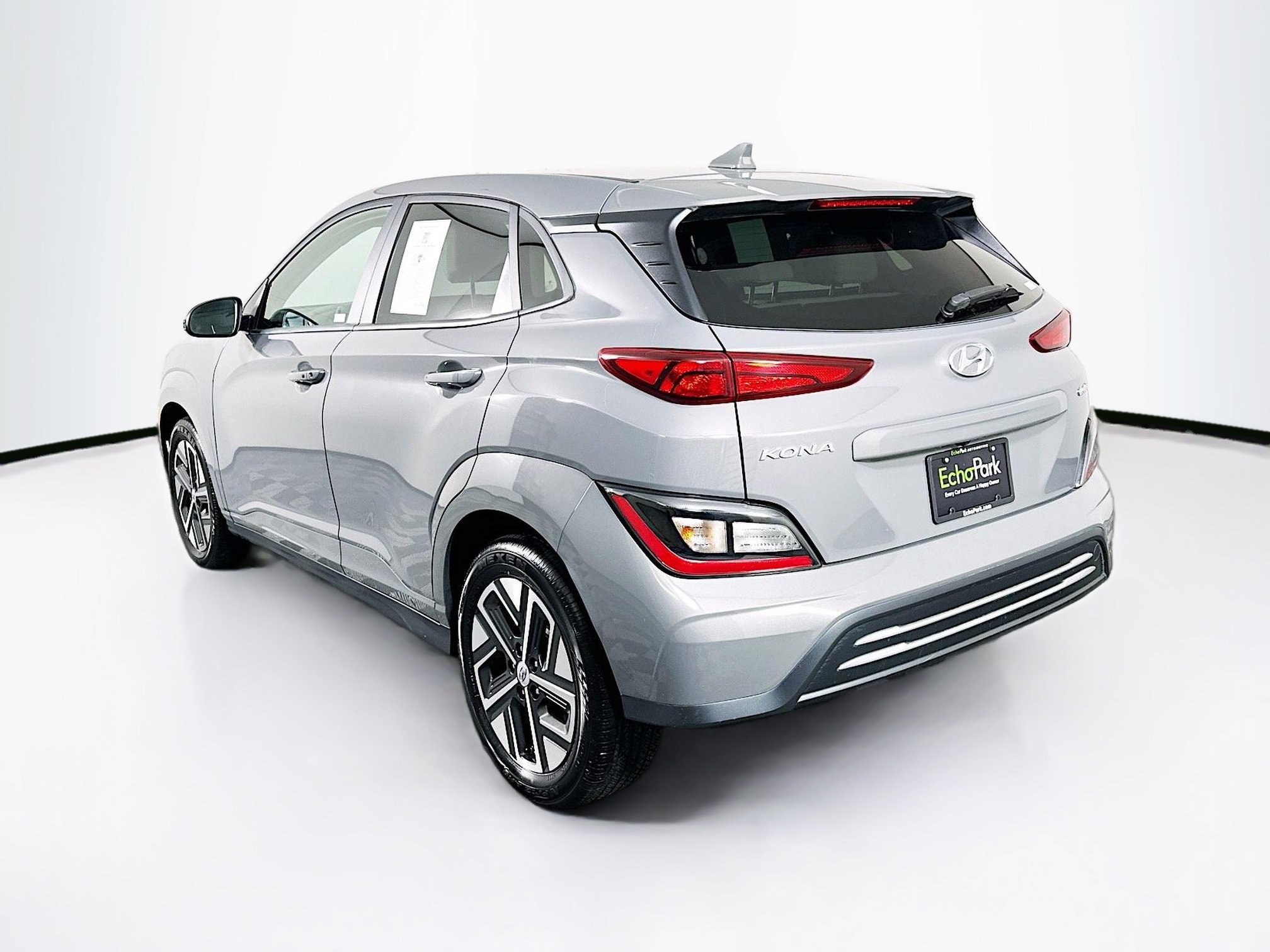 Used 2023 Hyundai Kona SE w/ Cargo Package image 5