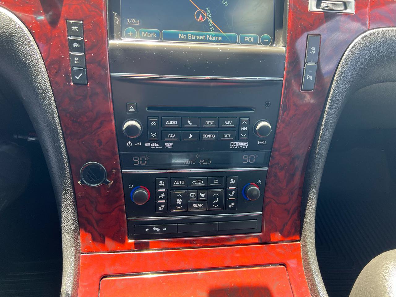 Used 2011 Cadillac Escalade Luxury AWD/4WD image 25
