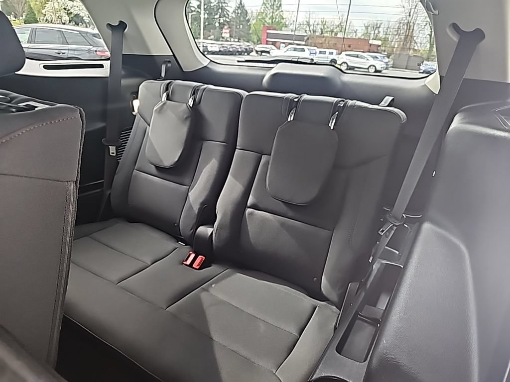 Used 2025 Ford Explorer Active AWD/4WD image 12