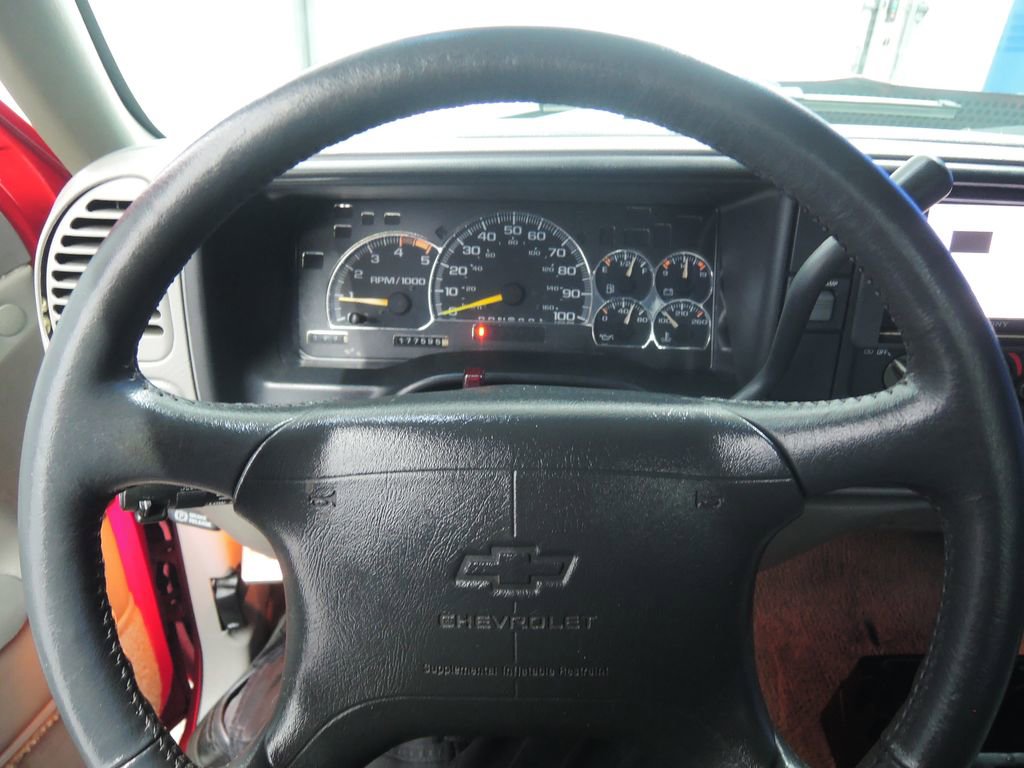 Used 1995 Chevrolet Silverado 1500 2WD Regular Cab image 12