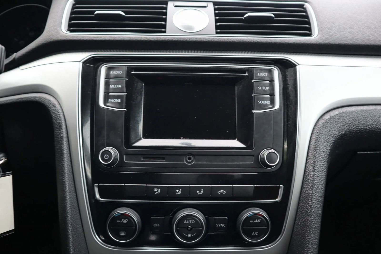 Used 2017 Volkswagen Passat 1.8T S image 18