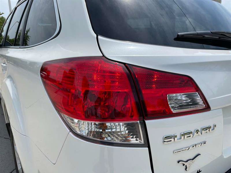 Used 2014 Subaru Outback 2.5i Premium AWD/4WD image 85