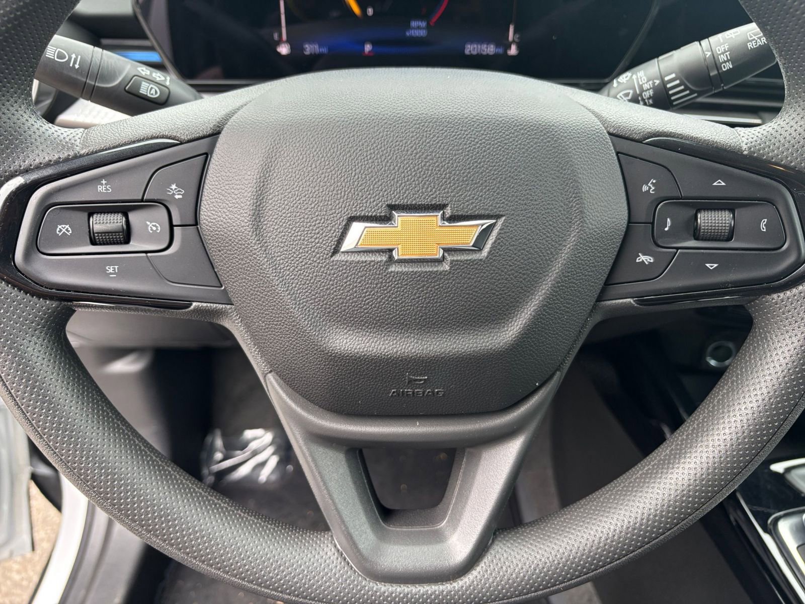 Used 2025 Chevrolet Trax LT FWD image 29